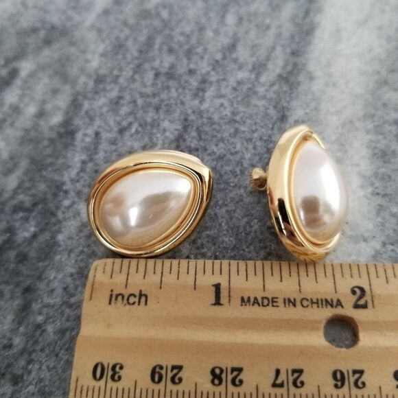 Vintage Napier Faux Pearl and Gold Tone Clip On Earrings, Retro 80s Style - Picture 4 of 5